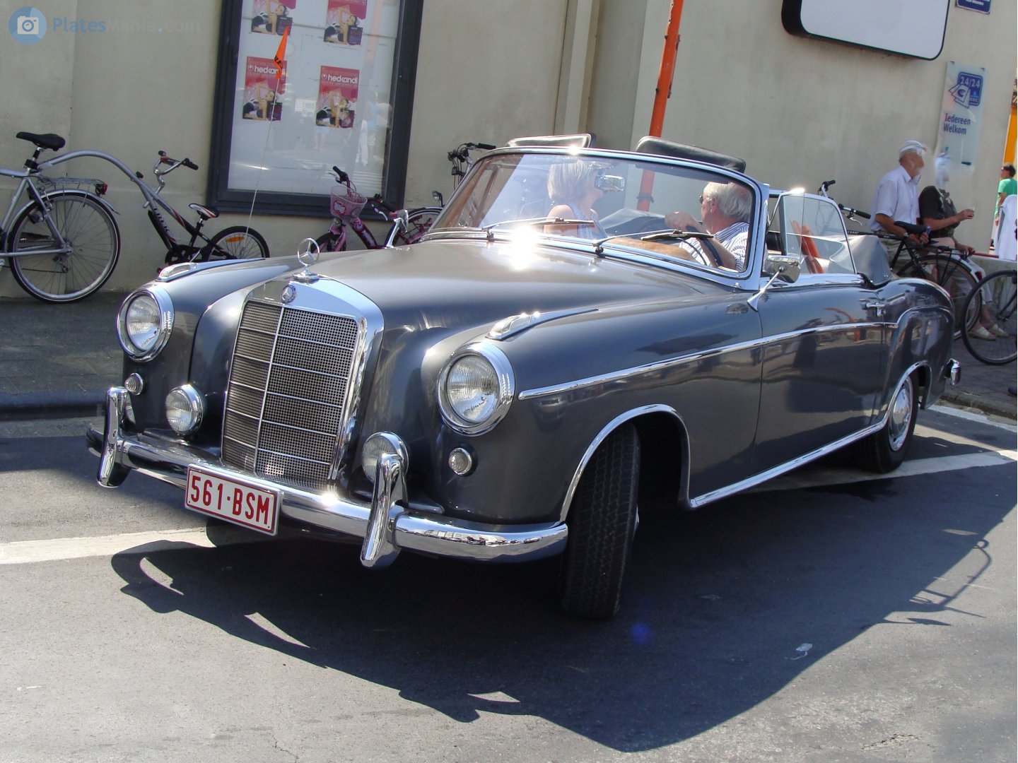 561-BSM, Mercedes-Benz 220 