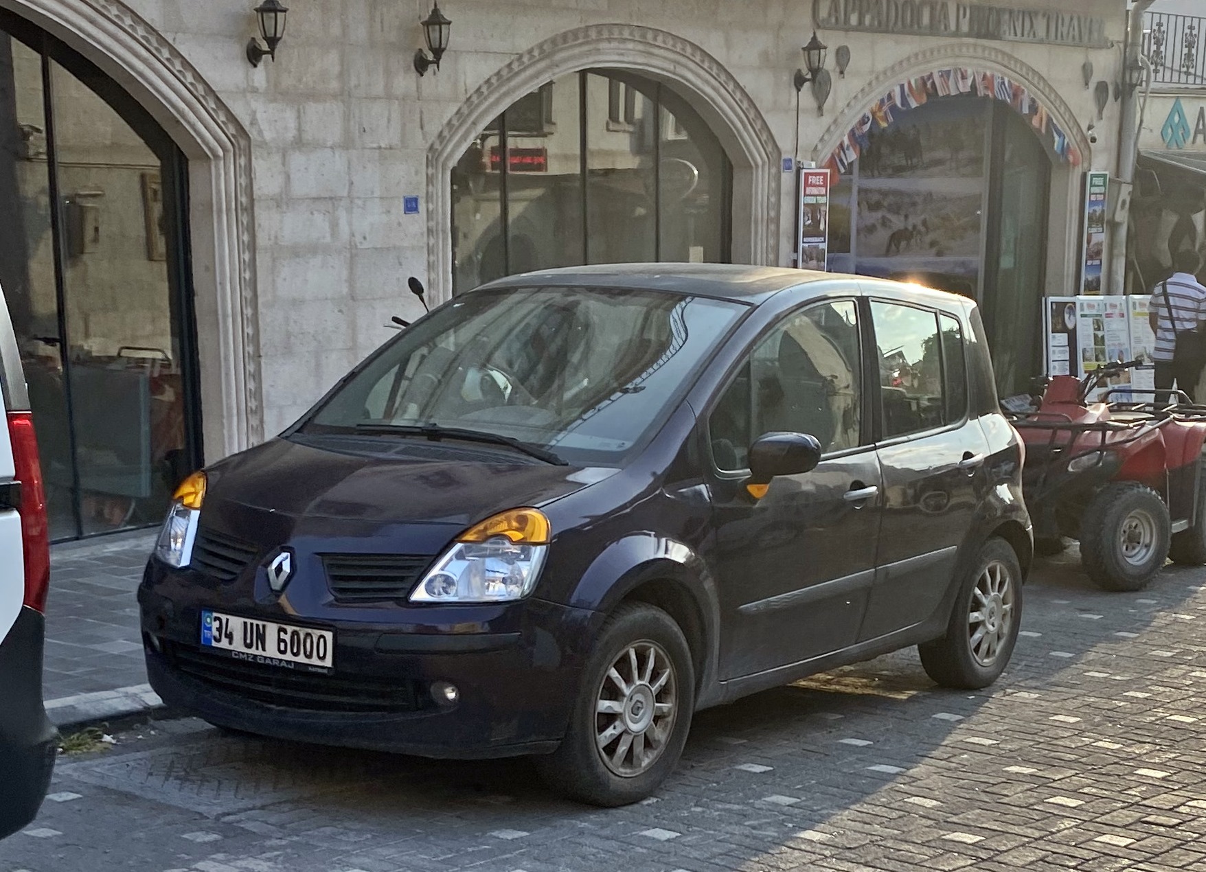 34 UN 6000, Renault Modus 