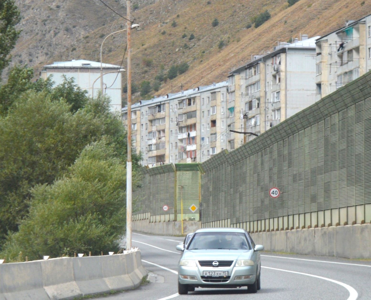 а 123 хн 15, Nissan Almera 