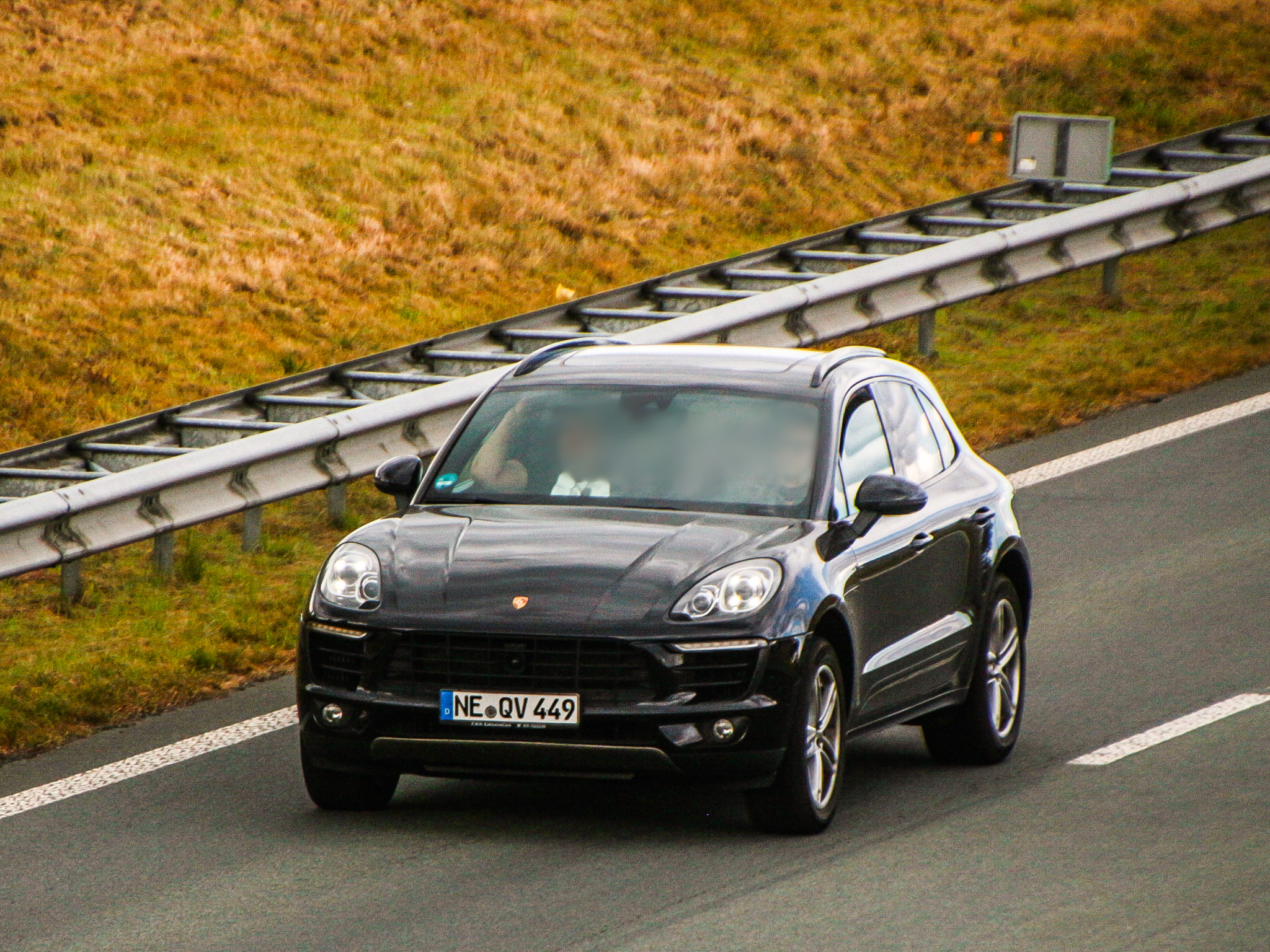 NE QV 449, Porsche Macan 1st gen (95B), 2014–2018