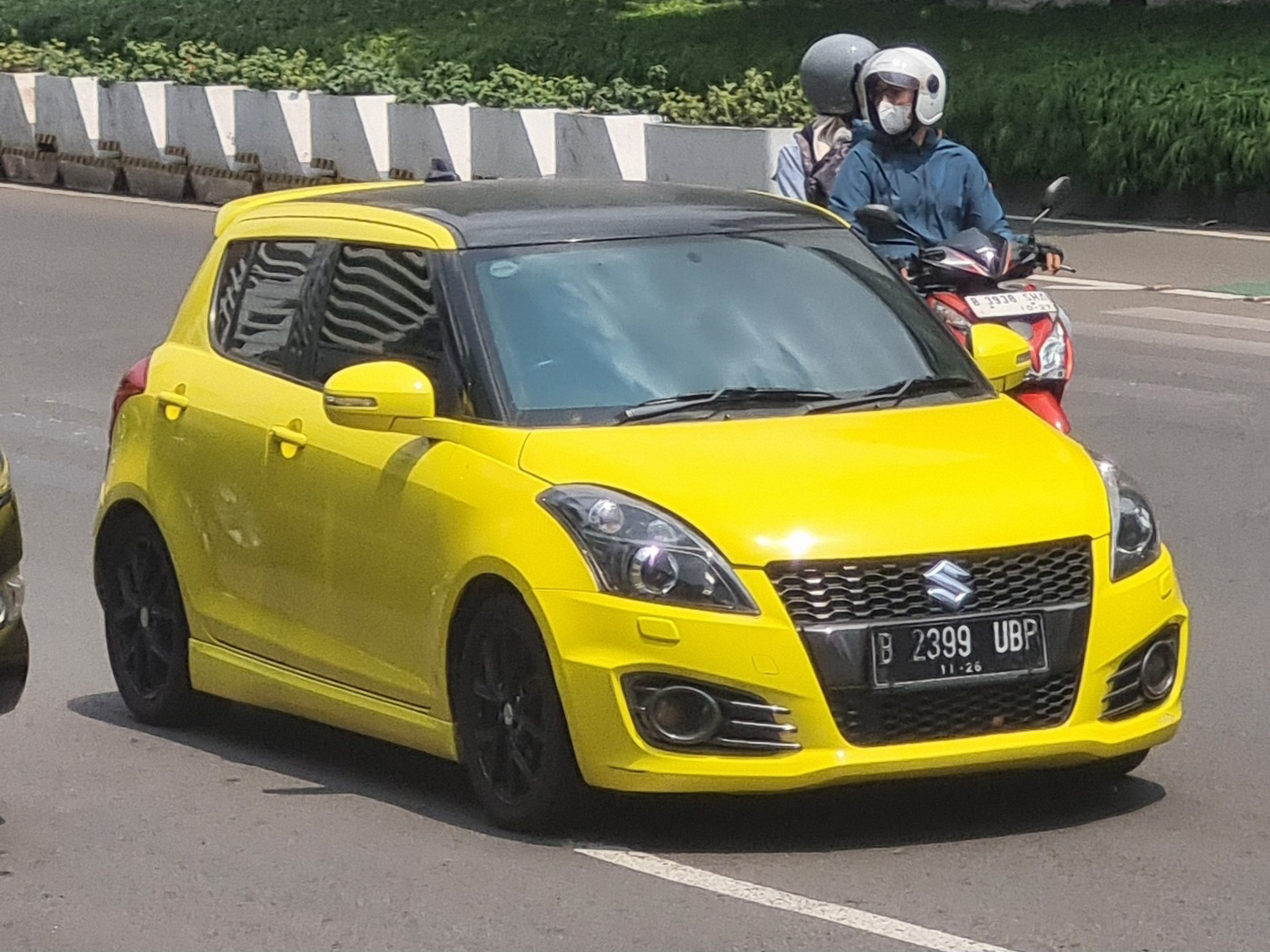 B 2399 UBP, Suzuki Swift 6th gen Sport 5-door Hatch (AZG/ZC32), 2011–2017