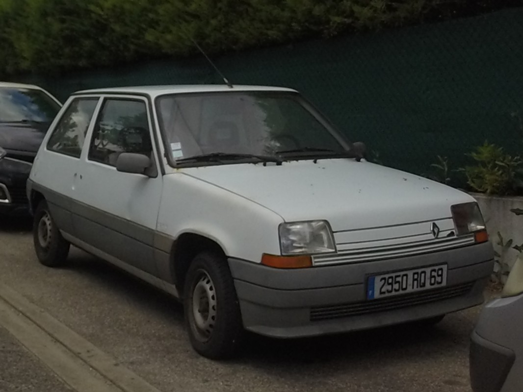 2950 RQ 69, Renault 5 2nd gen Supercinq 3-door Hatch (C40), 1984–1996