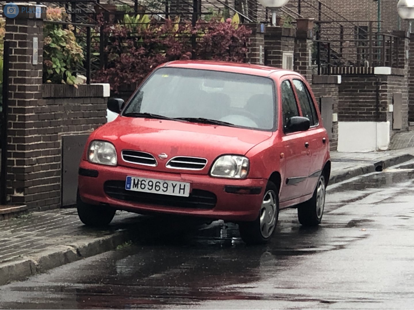 M 6969 YH, Nissan Micra 2nd gen 5-door Hatch (K11), 1992–2003