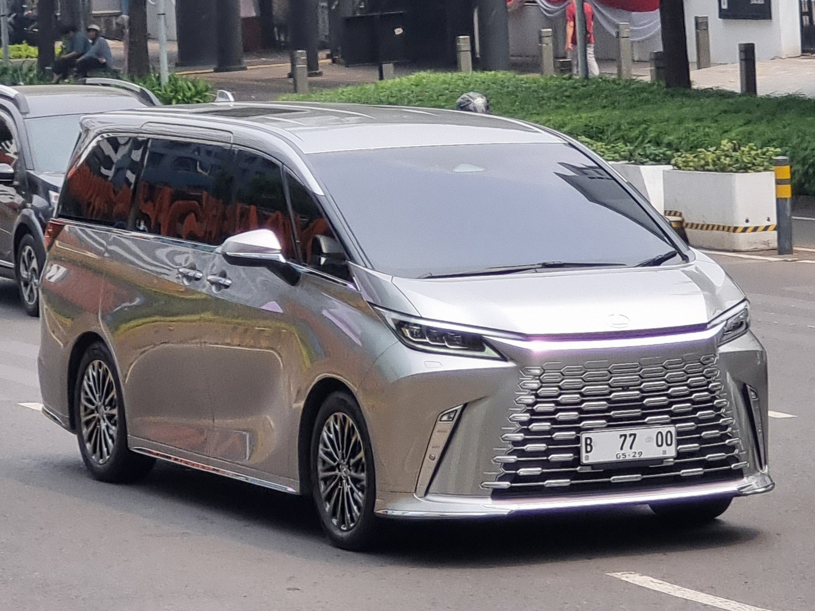 B 77 OO, Lexus LM 2nd gen (AW10), 2023–