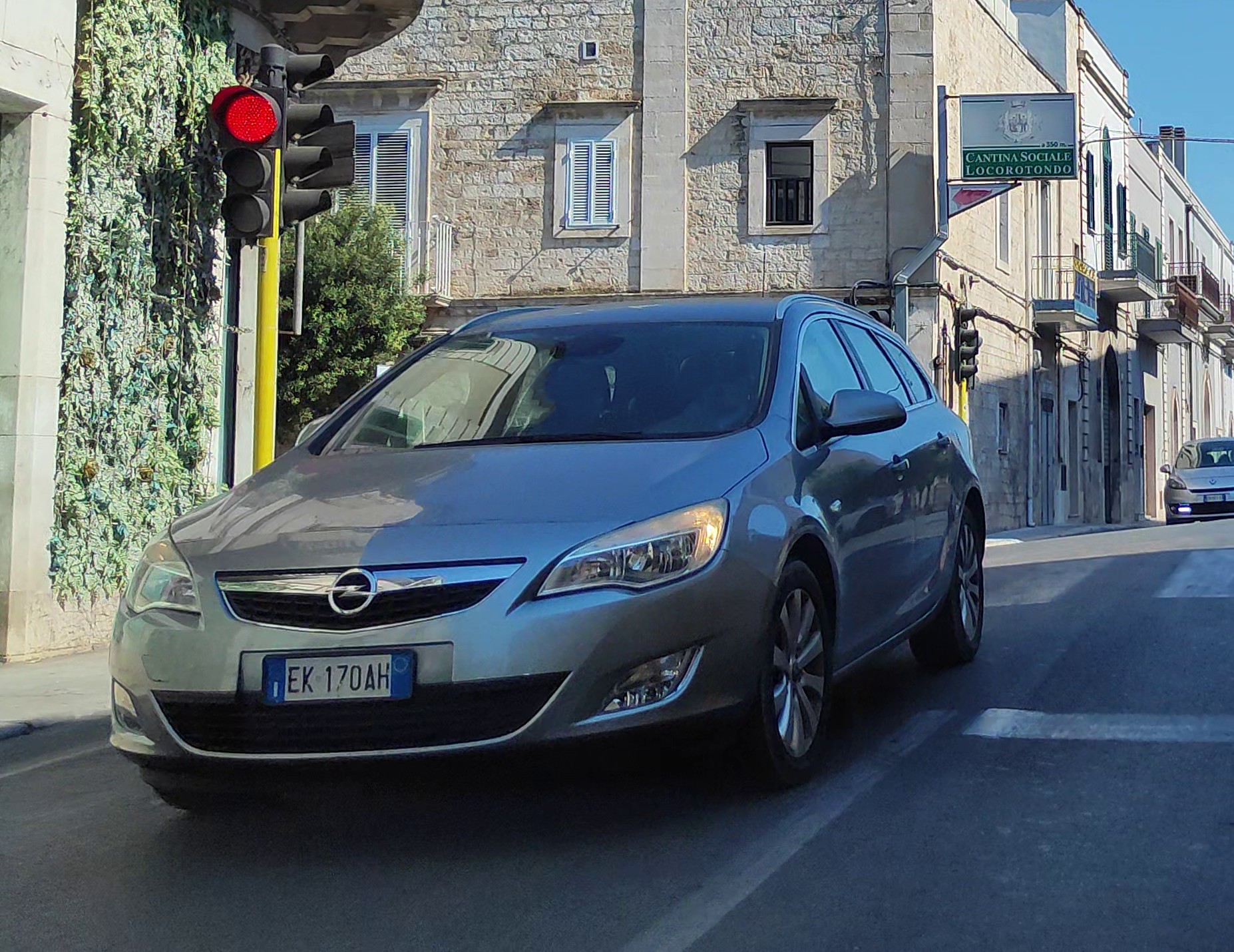 EK 170 AH, Opel Astra 4th gen Sports Tourer (J; P10), 2010–2015