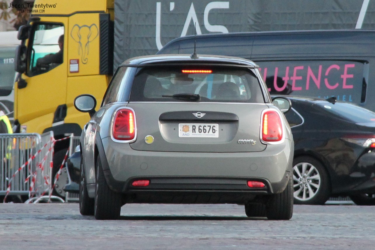 R 6676, MINI Hatch 