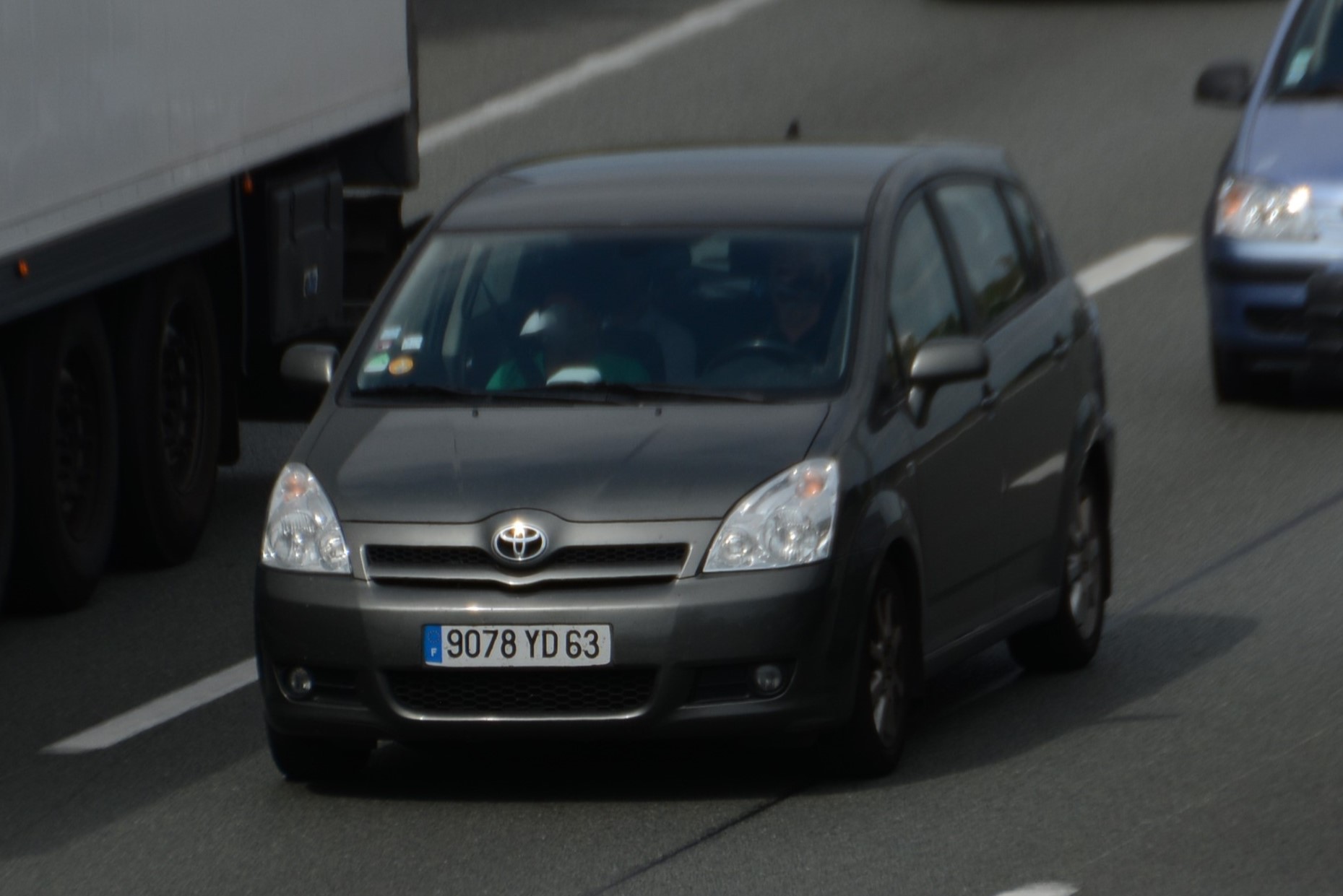 9078 YD 63, Toyota Corolla Verso 2nd gen (AR10), 2004–2009