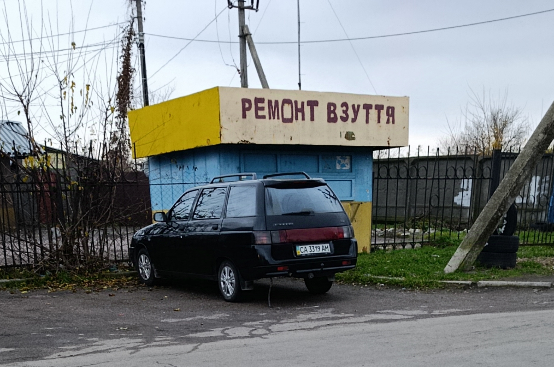 CA 3319 AM, Lada (VAZ) 2111 