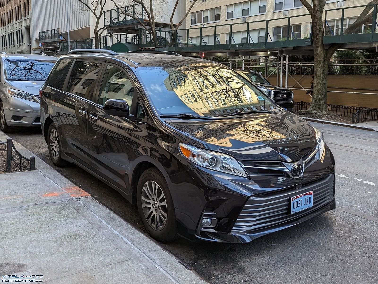 0051 JKD, Toyota Sienna 3rd gen (XL30), 2010–2020