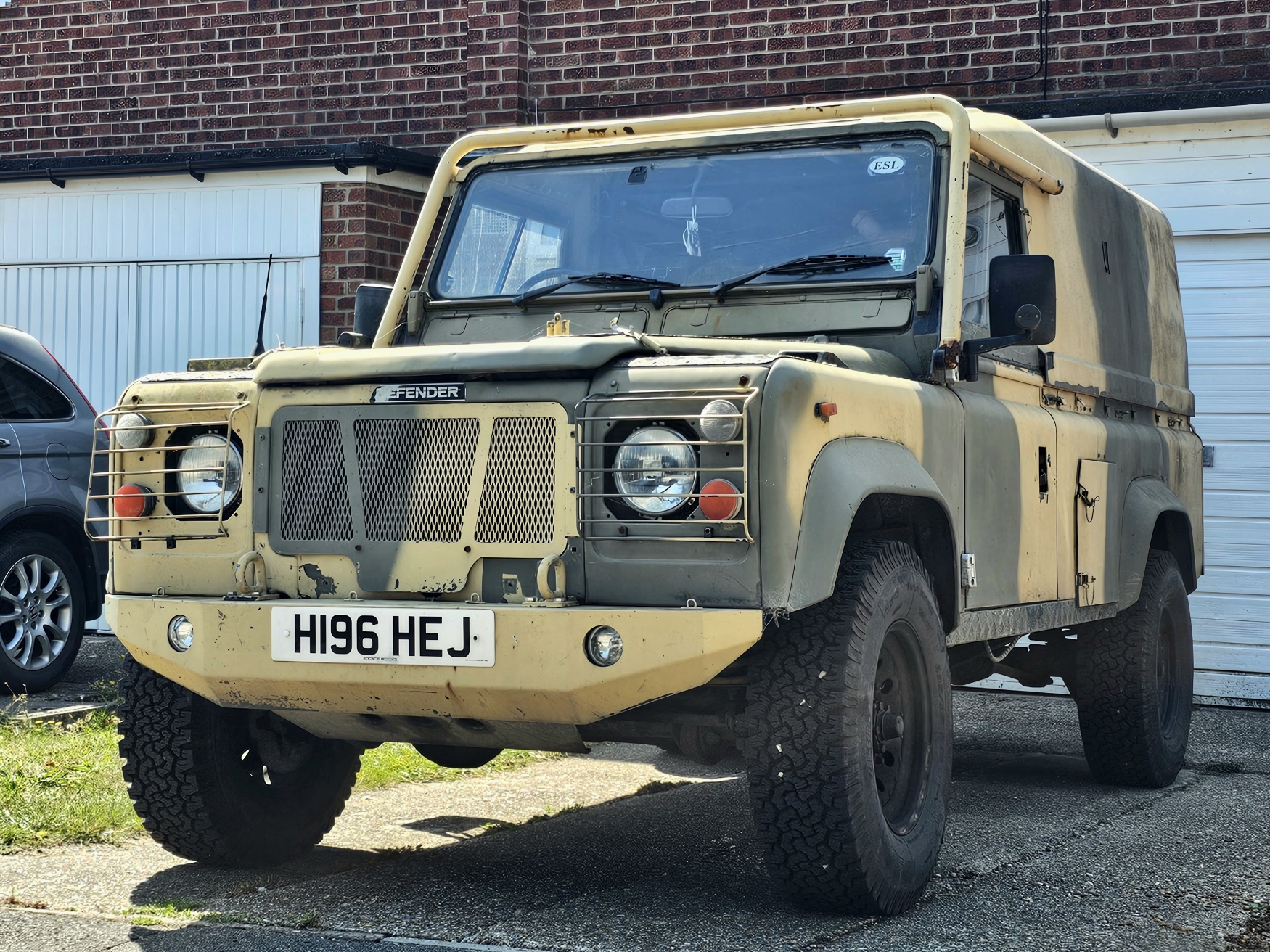 H196HEJ, Land Rover Defender 1st gen 110