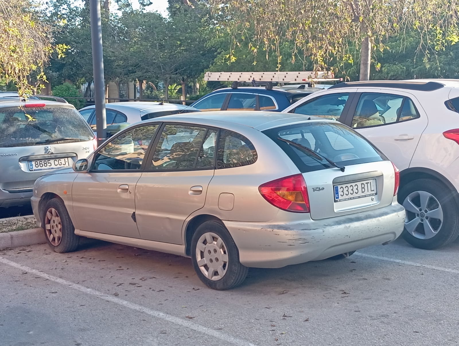 3333 BTL, Kia Rio 1st gen Wagon (DC), 2000–2002