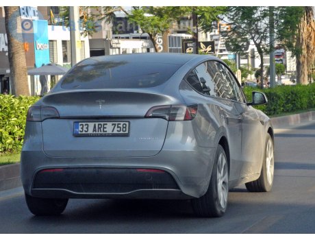 33 ARE 758, Tesla Model Y