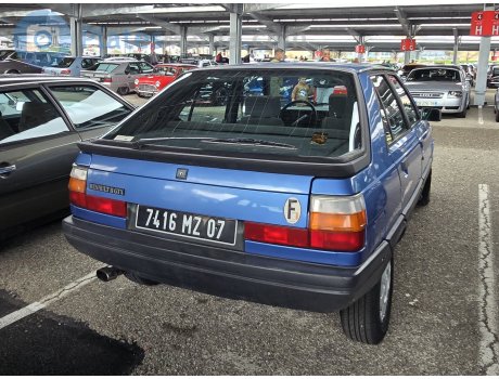 7416 MZ 07, Renault 11