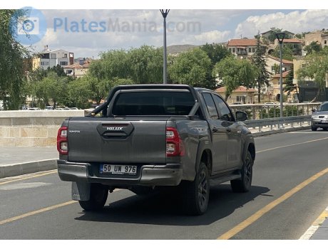 50 UN 976, Toyota Hilux