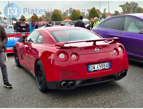 DW 498 BW, Nissan GT-R