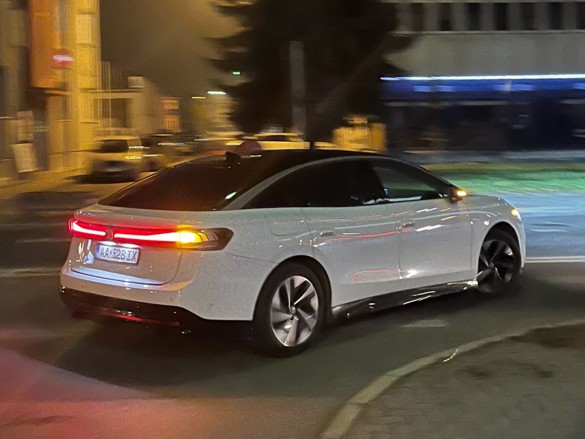 AA 528IX, Volkswagen ID.7 1st gen Sedan (ED), 2023–