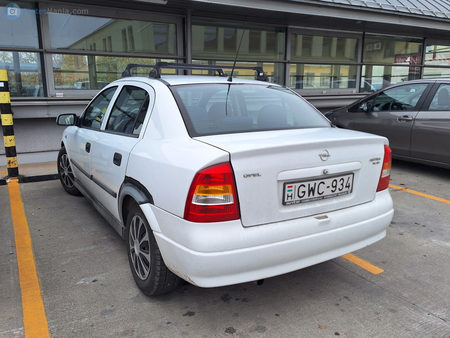 GWC-934, Opel Astra 2nd gen Sedan (G; T98), 1998–2009