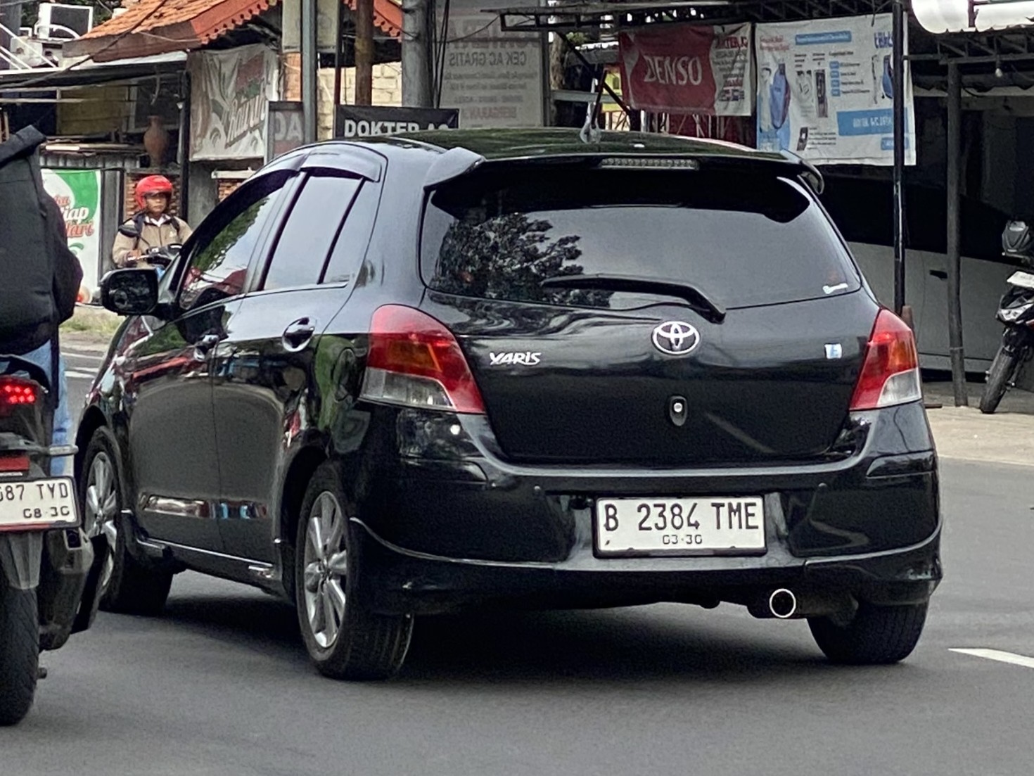 B 2384 TME, Toyota Yaris 2nd gen 5-door Hatch (XP90), 2005–2011