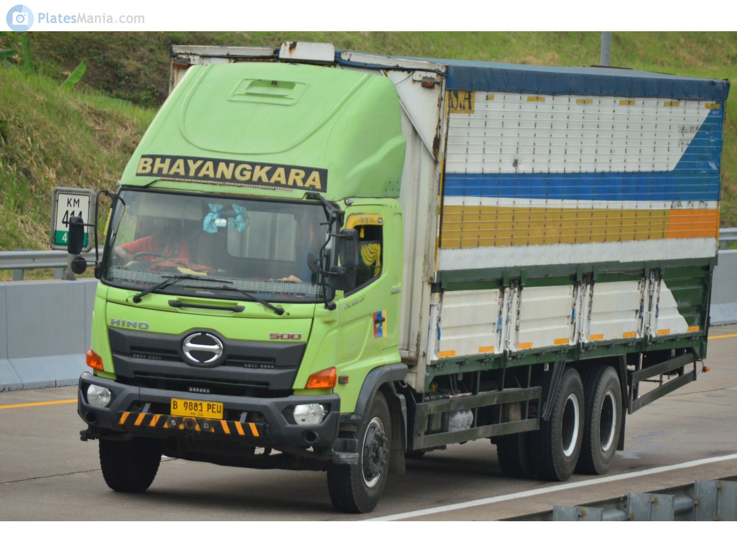B 9881 PEU, Hino 500 Series 