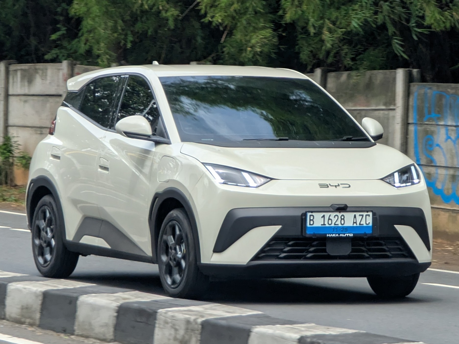 B 1628 AZC, BYD Atto 1 1st gen (EQ; ASEAN-market), 2025–