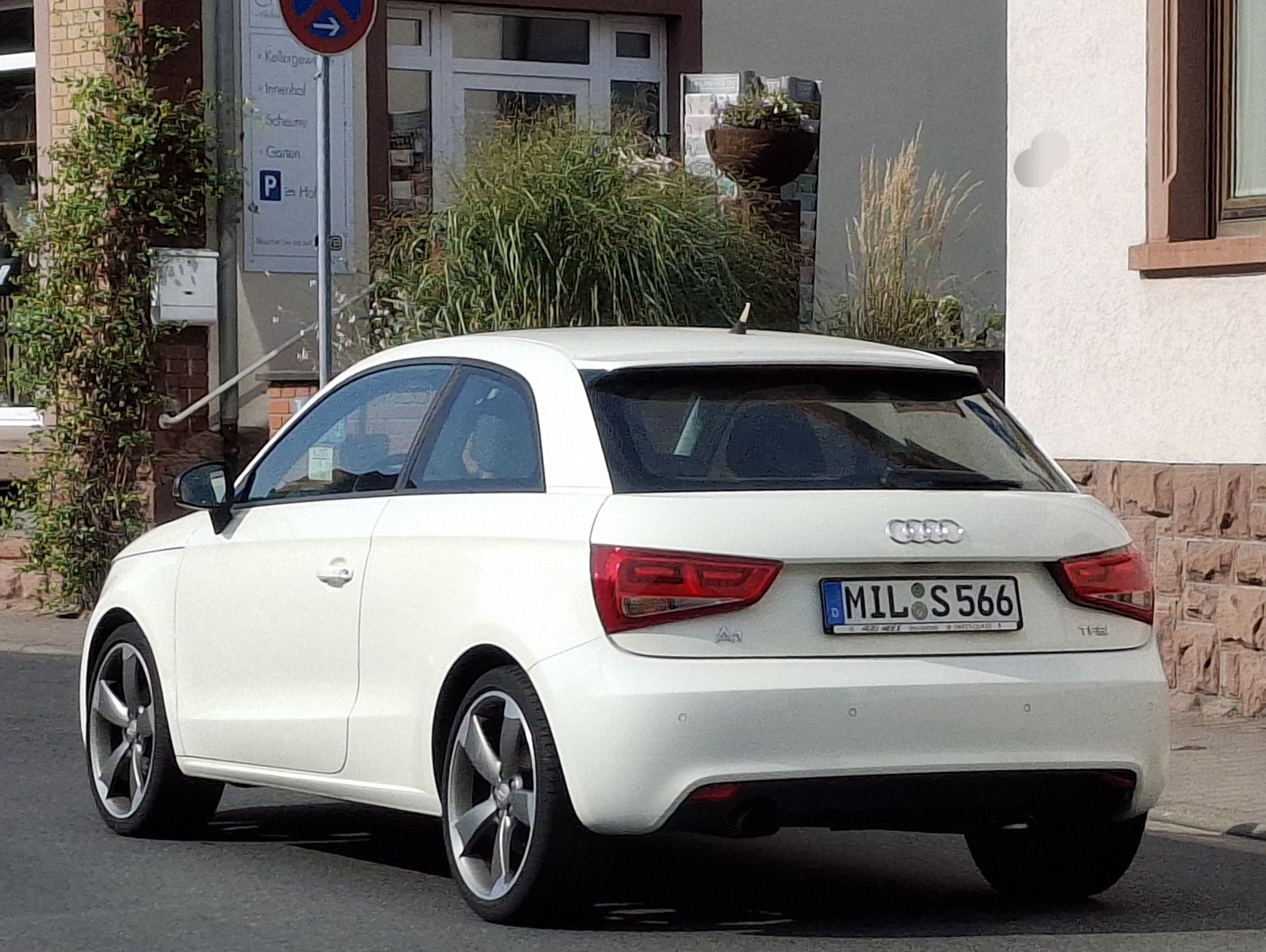 MIL S 566, Audi A1 1st gen 3-door Hatch (8X1/8XK), 2010–2014