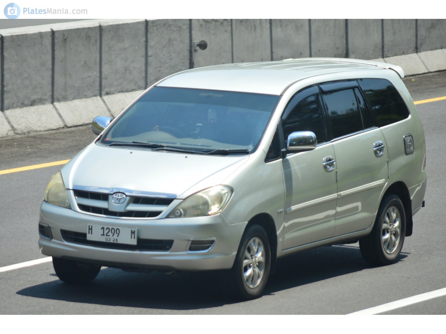 H 1299 M, Toyota Innova 1st gen Kijang Innova (AN40), 2004–2008