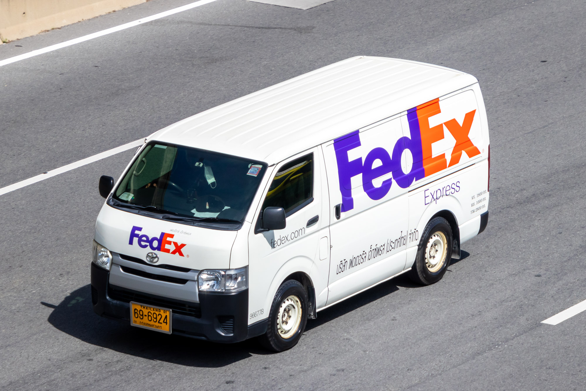 69-6924, Toyota HiAce 5th gen Van (H200), 2004–