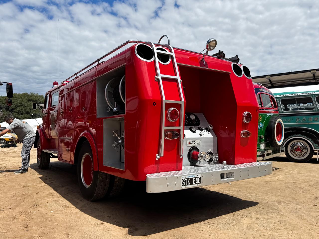 STK 646, Mercedes-Benz L/LA-Series Trucks 