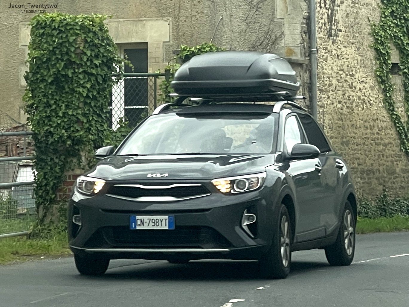 GN 798 YT, Kia Stonic 1st gen (YB), 2017–