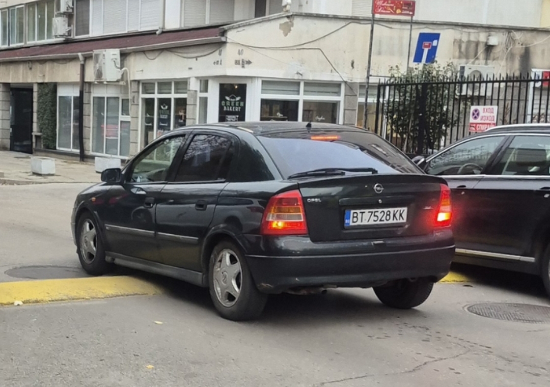 BT 7528 KK, Opel Astra 2nd gen 5-door Hatch (G; T98), 1998–2009