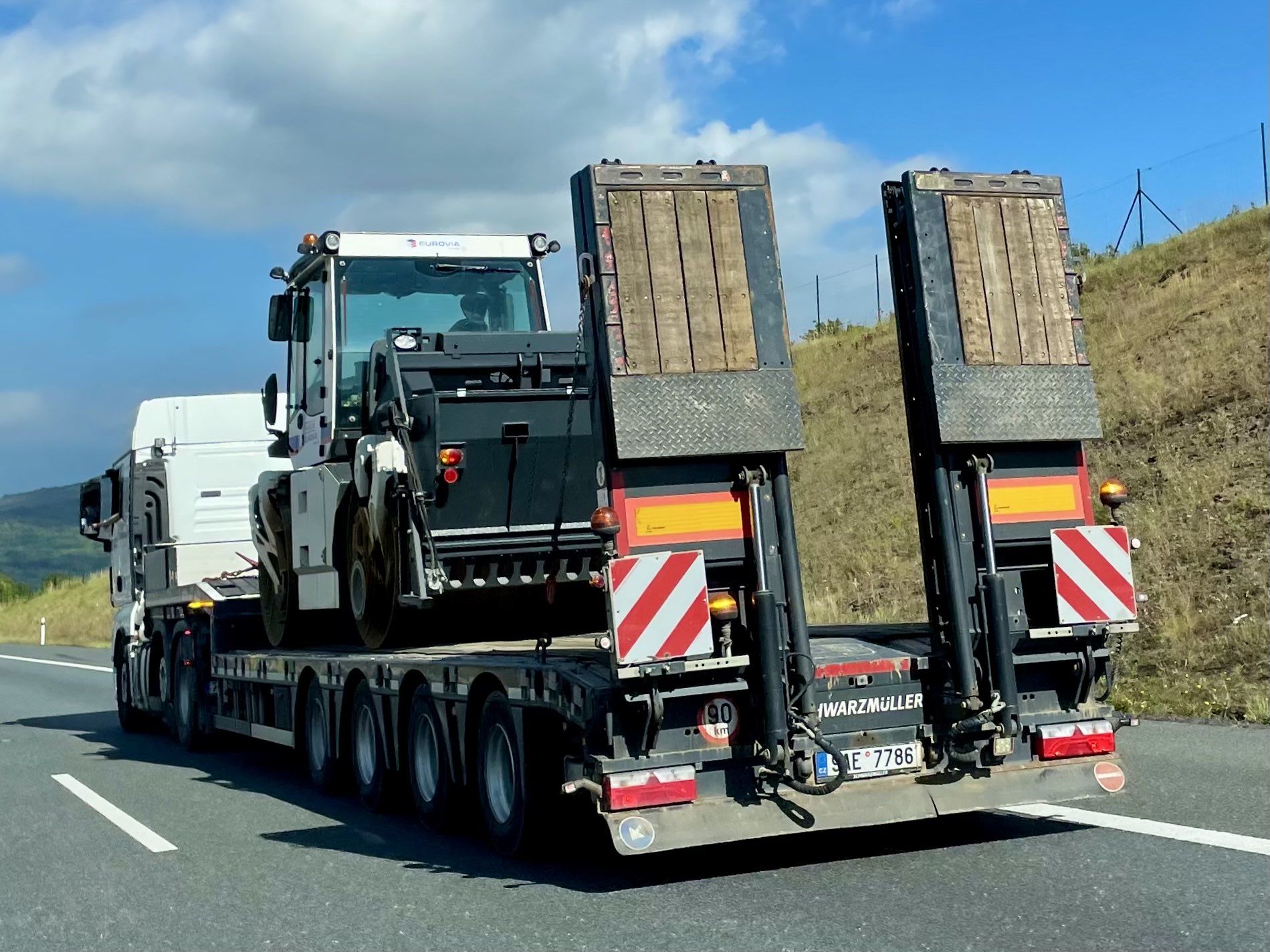 9AE 7786, Schwarzmüller 