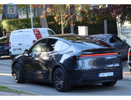 HR-2500, Tesla Model Y