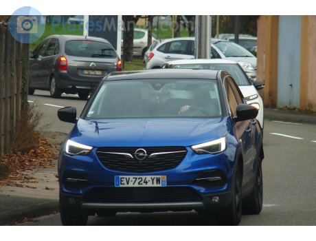 EV-724-YW, Opel Grandland