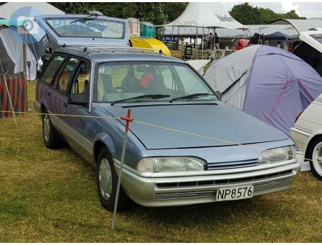 NP8576, Holden Commodore