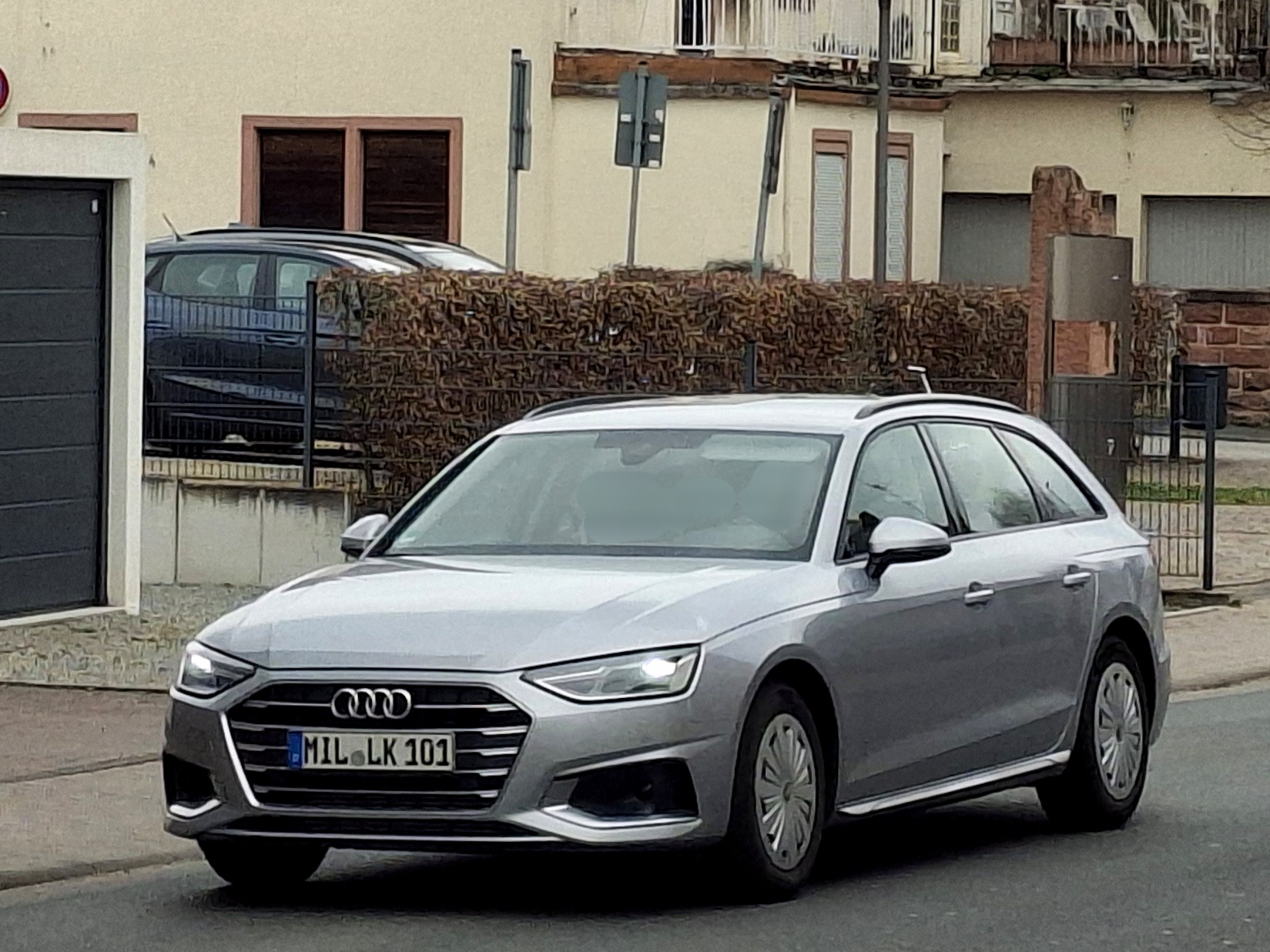 MIL LK 101, Audi A4 5th gen Avant (B9/8W5/8WD), 2015–2019