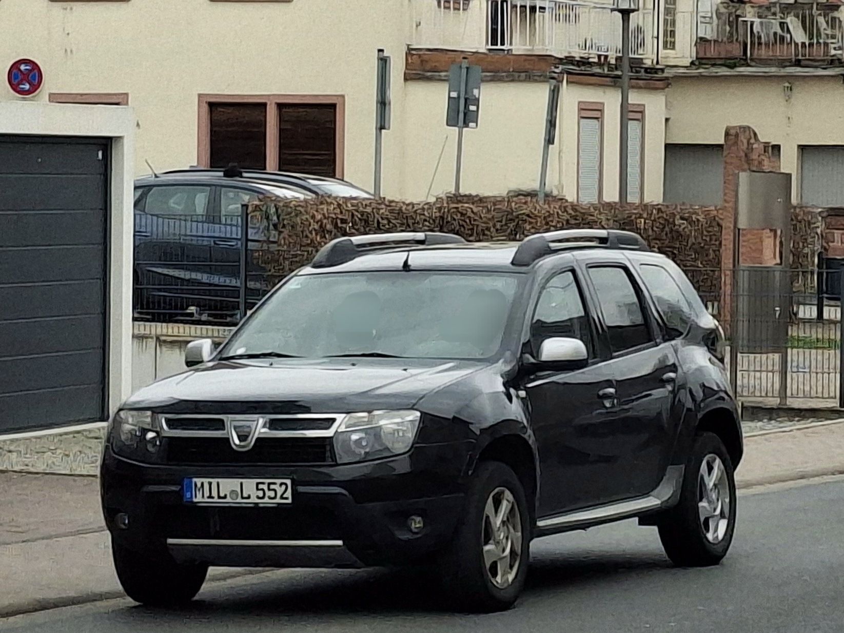 MIL L 552, Dacia Duster 1st gen SUV (HS/H79), 2010–2017