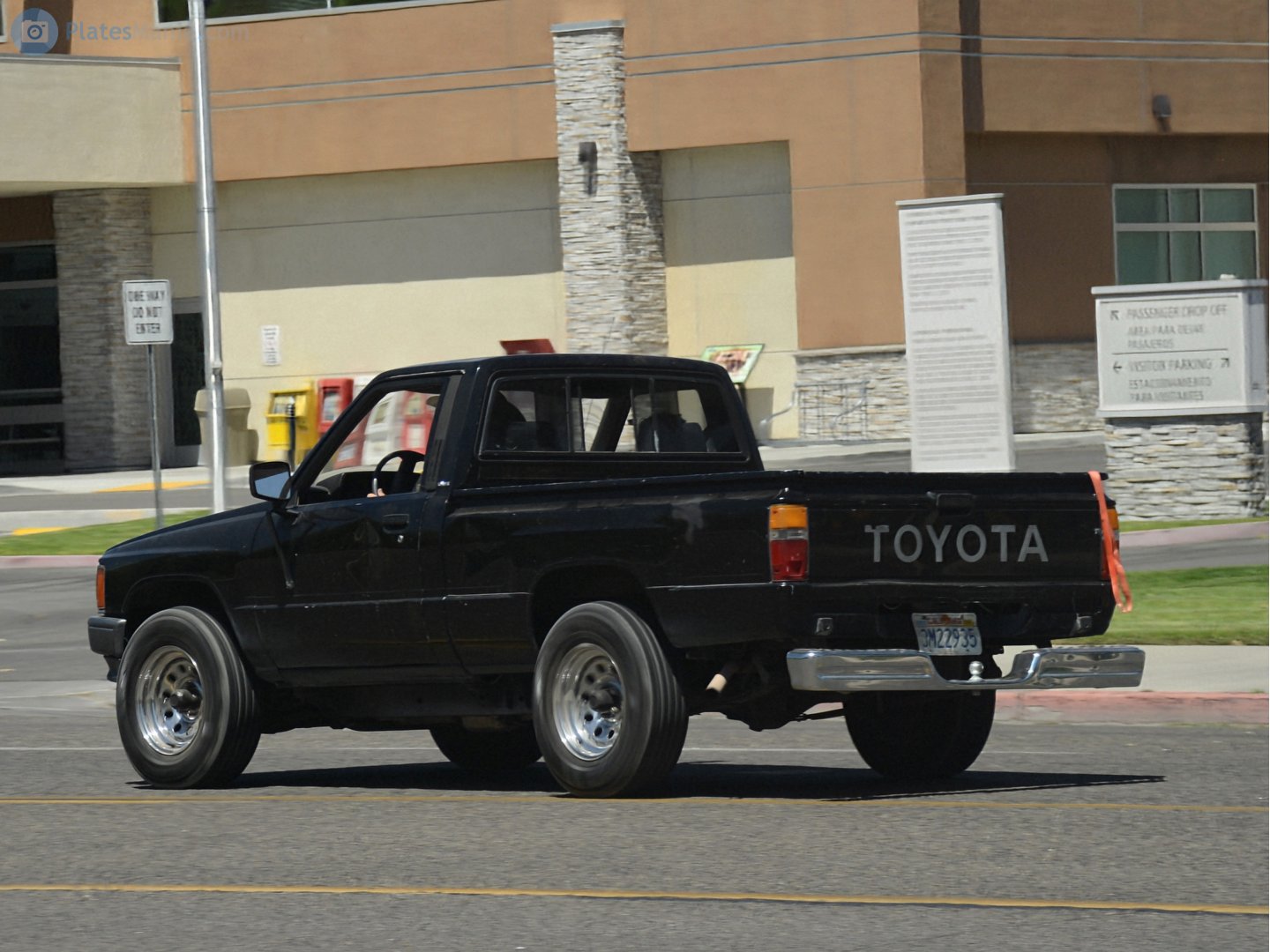 3M22935, Toyota Pickup 3rd gen (N60), 1983–1988