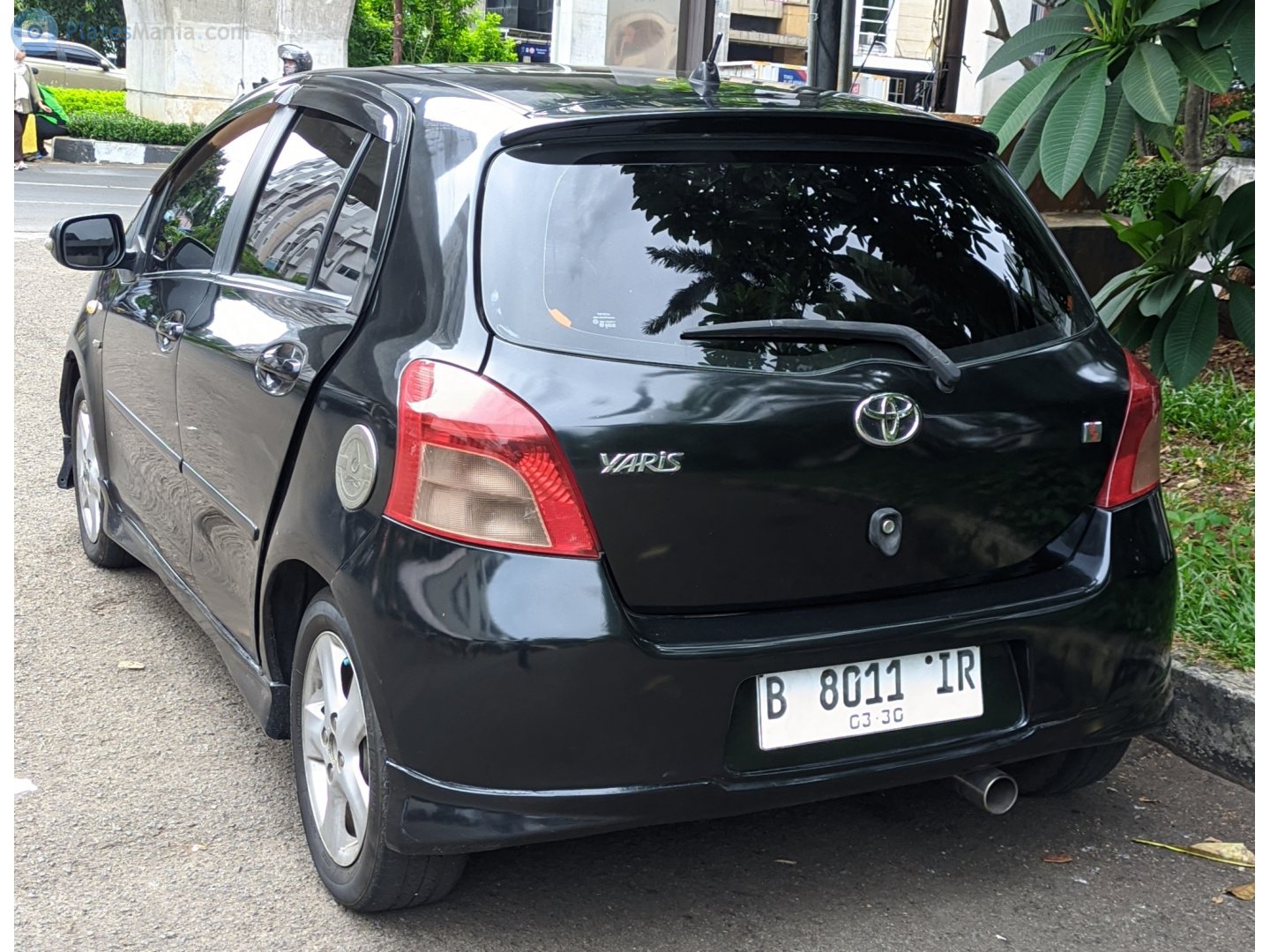 B 8011 IR, Toyota Yaris 2nd gen 5-door Hatch (XP90), 2005–2011