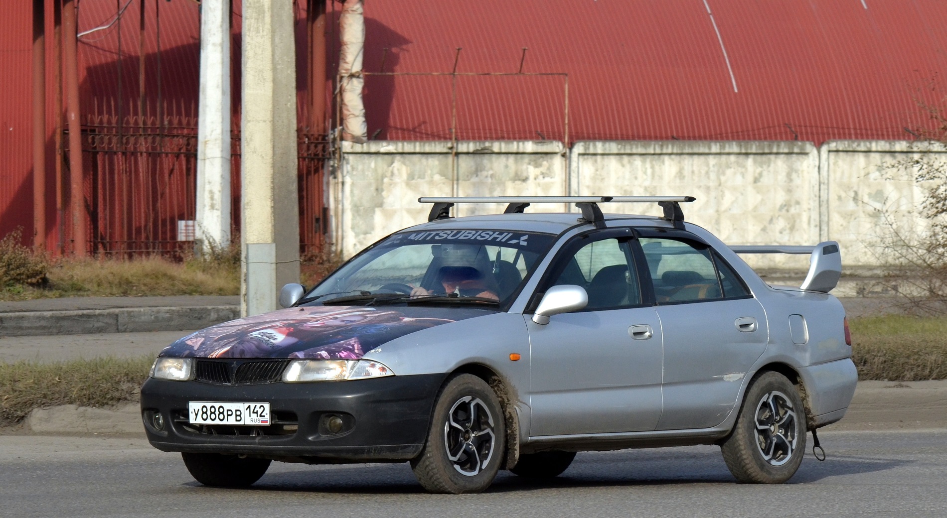 у 888 рв 142, Mitsubishi Carisma 1st gen Sedan (DA1A), 1995–2001