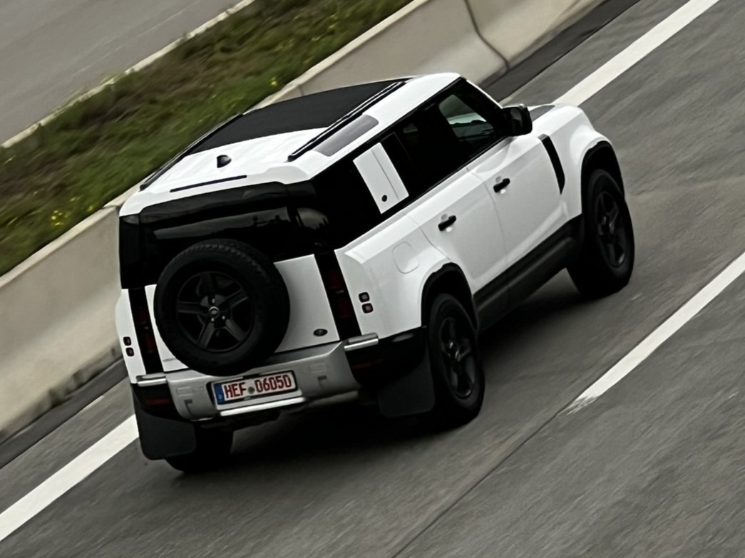 HEF 06050, Land Rover Defender 2nd gen 110