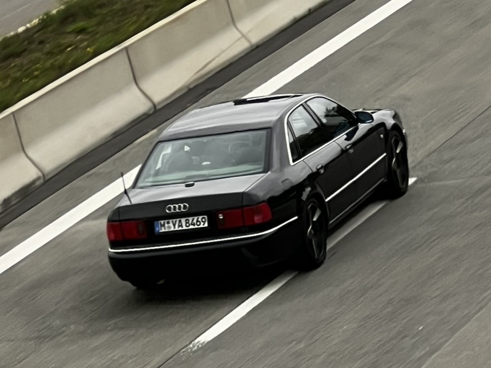 M YA 8469, Audi A8 1st gen (D2/4D2/4D8), 1994–2002