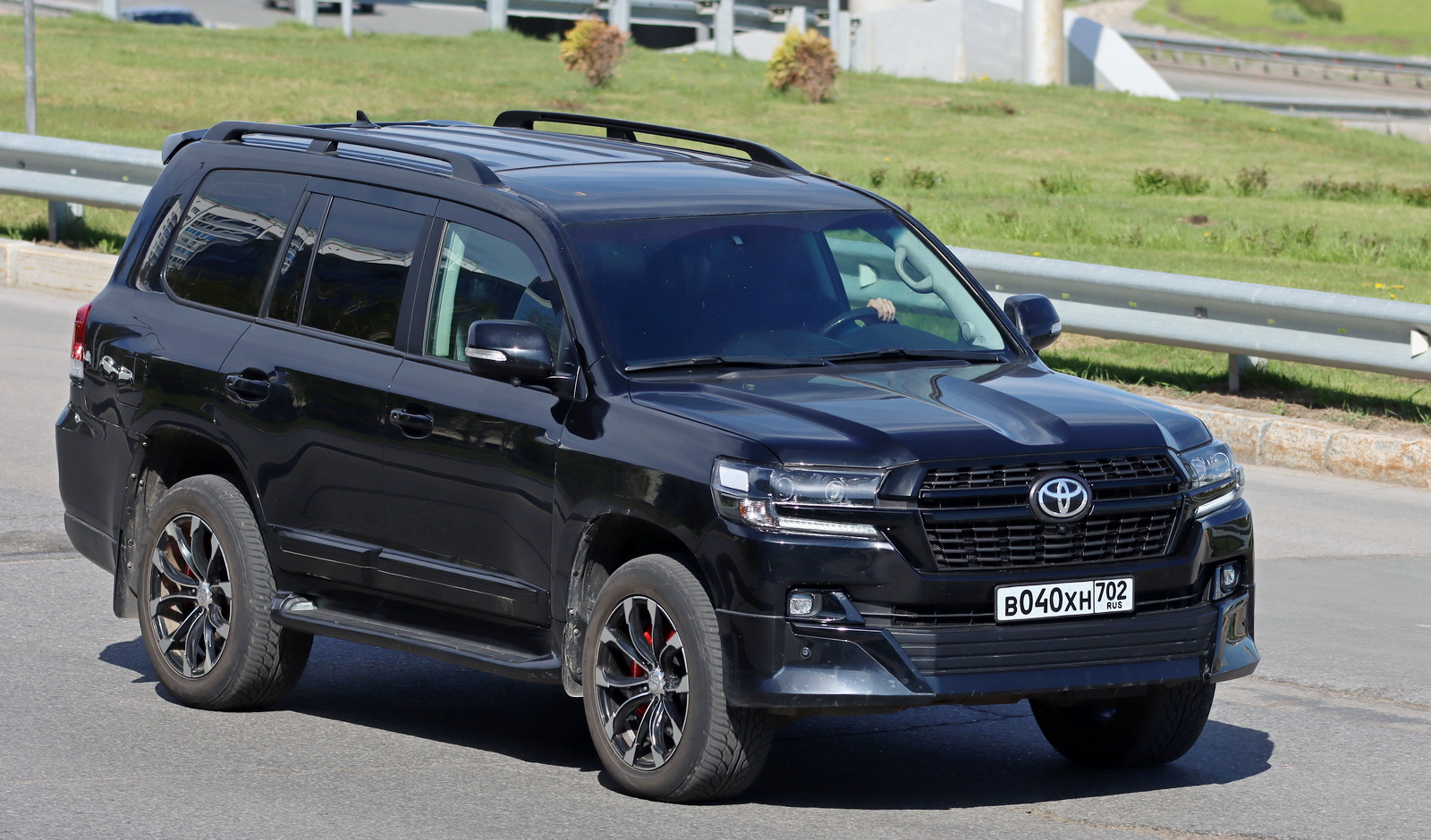 в 040 хн 702, Toyota Land Cruiser 200 (J200), 2nd facelift, 2015–2021