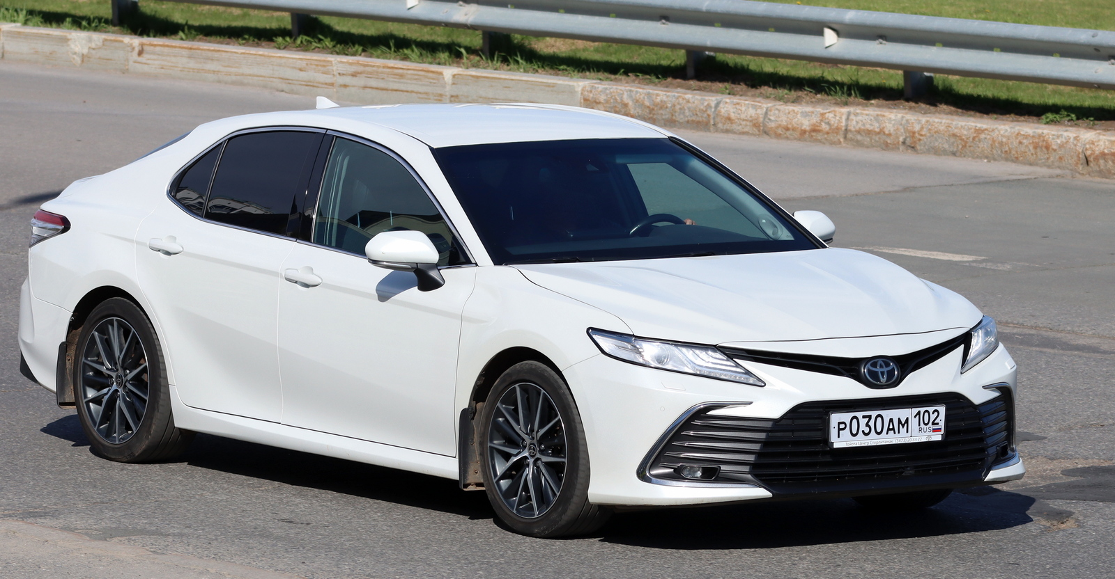 р 030 ам 102, Toyota Camry 8th gen (XV70), 2017–