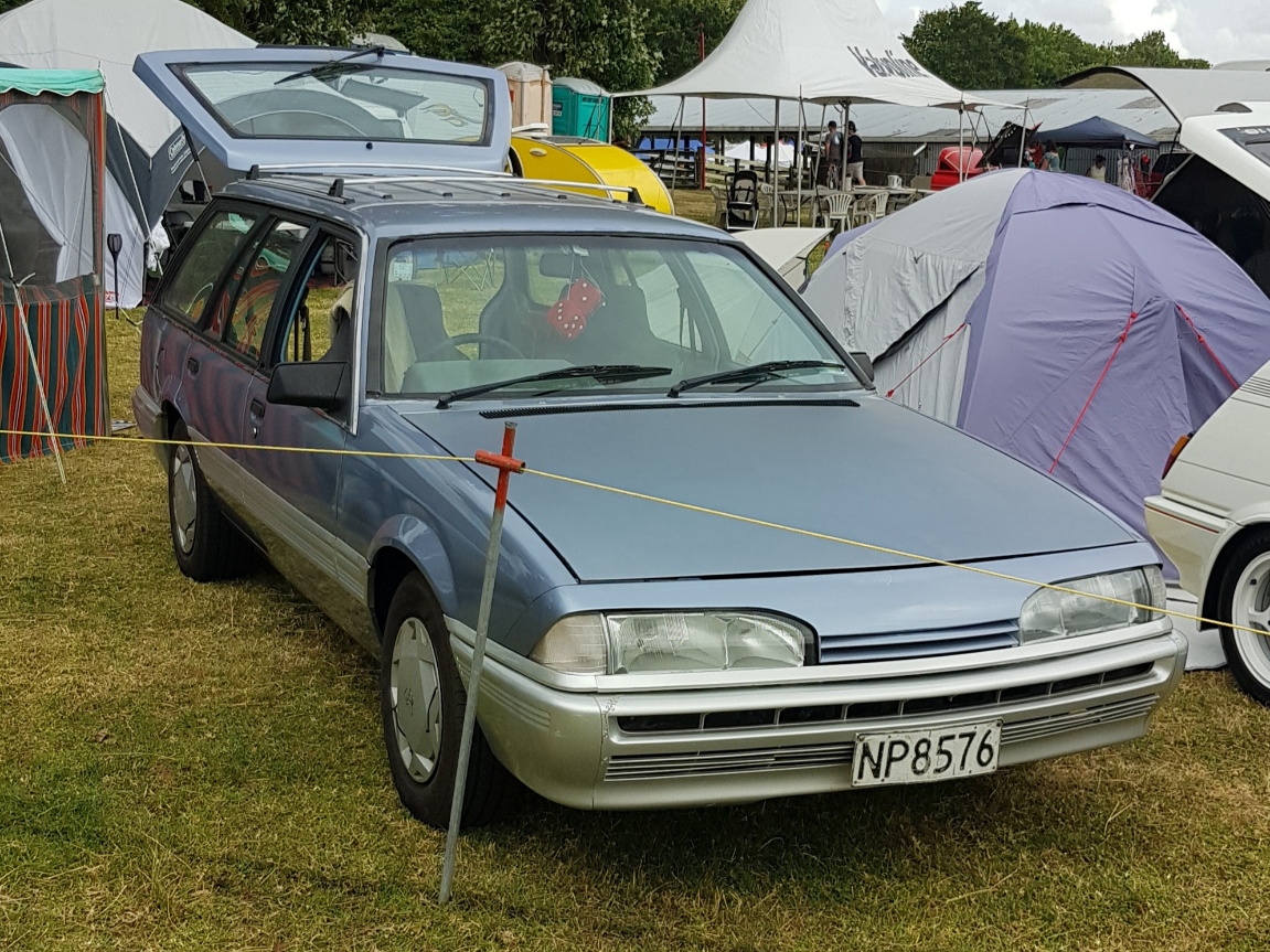 NP8576, Holden Commodore 1st gen Wagon (VL), facelift, 1986–1988