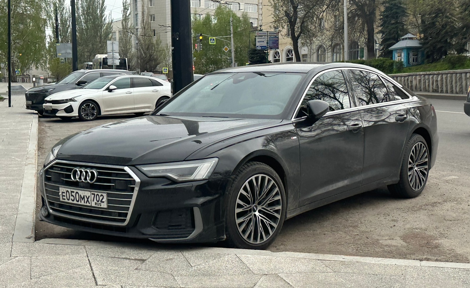 е 030 мх 702, Audi A6 