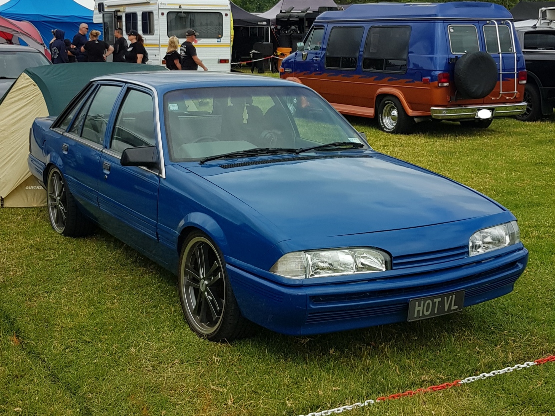 HOT VL, Holden Commodore 1st gen Sedan (VL), facelift, 1986–1988