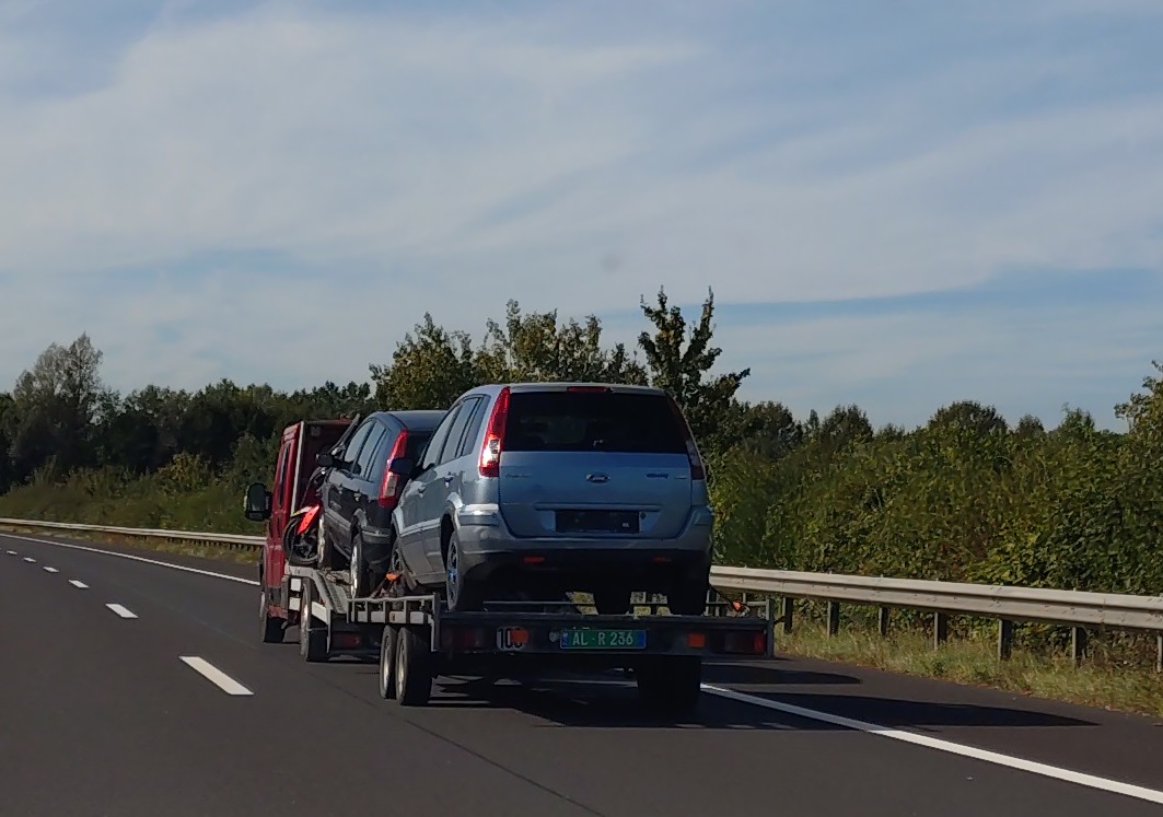 AL R 236, Trailers (2011) 