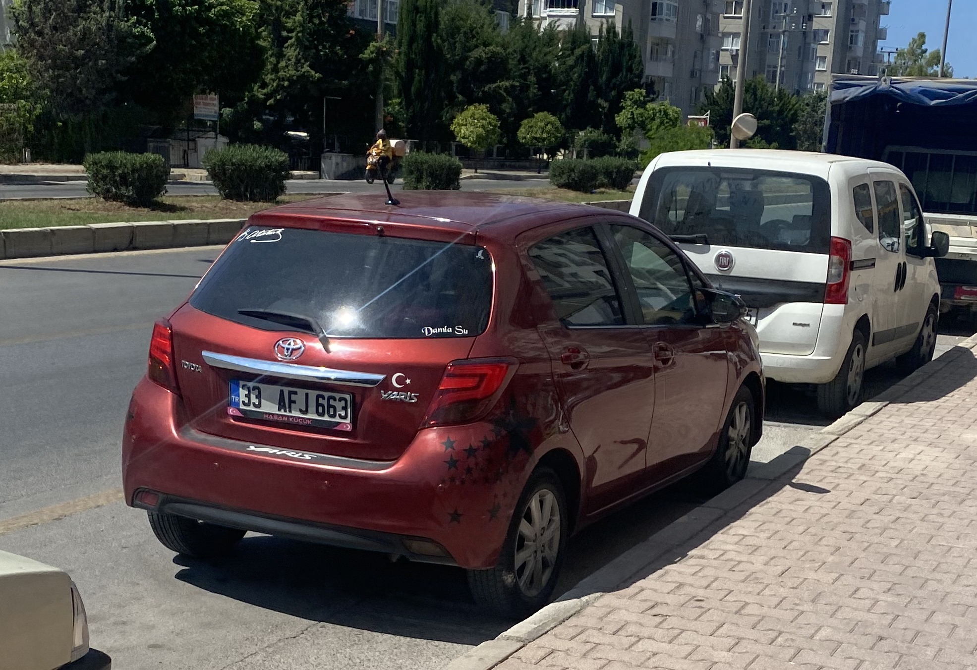 33 AFJ 663, Toyota Yaris 