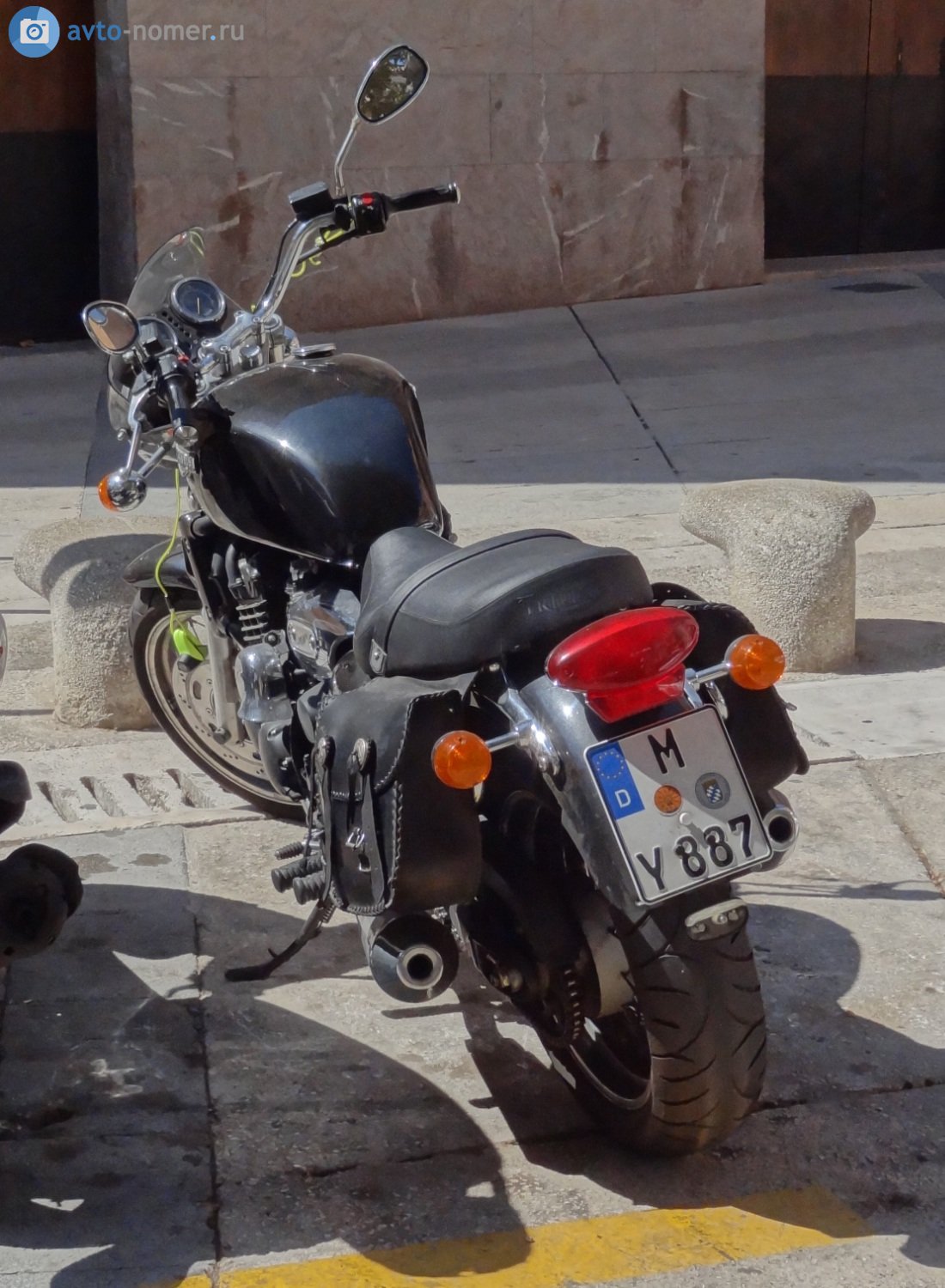 M Y 887, Triumph Motorcycles Legend 