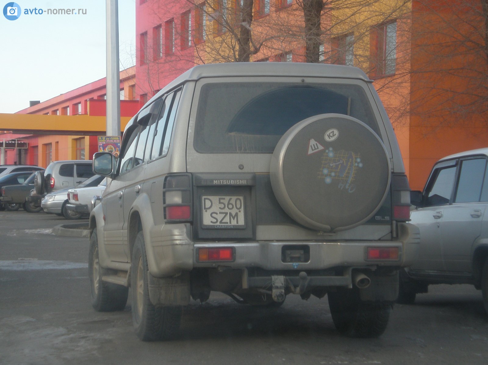 D 560 SZM, Mitsubishi Pajero 